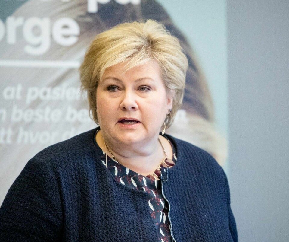 STØTTET: Erna Solberg gikk ut og støttet Sumaya Jirde Ali etter hetsen hun fikk før årets 8. mars-markering. Det er ikke nok, mener Dagsavisens spaltist. FOTO: AUDUN BRAASTAD/NTB SCANPIX