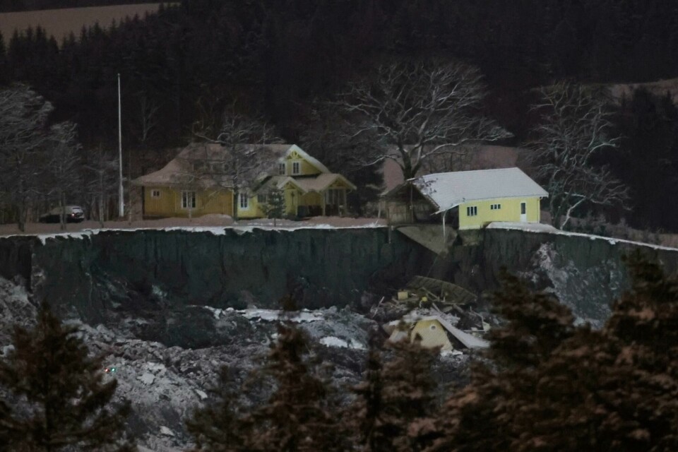 Stort jordskred har gått ved Ask i Gjerdrum. Flere boliger er tatt av skredet og 10 personer er savnet. Over 1000 personer i området er evakuert. Gjerdrum 20201231. Stort jordskred har gått ved Ask i Gjerdrum. Flere boliger er tatt av skredet og 10 personer er savnet. Over 1000 personer i området er evakuert.Foto: Jil Yngland / NTB