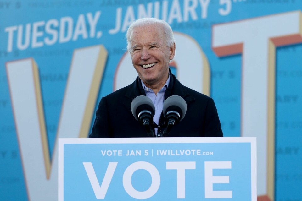 For Joe Biden er utfallet i Senatet svært viktig for hvor stor gjennomslagskraft han får som president. Her fra et besøk i Atlanta, Georgia, like før valget på to senatsplasser der. U.S. President-elect Joe Biden campaigns for Democratic U.S. Senate candidates Jon Ossoff and Raphael Warnock at a rally ahead of runoff elections in Atlanta, Georgia, U.S. January 4, 2021. REUTERS/Jonathan Ernst