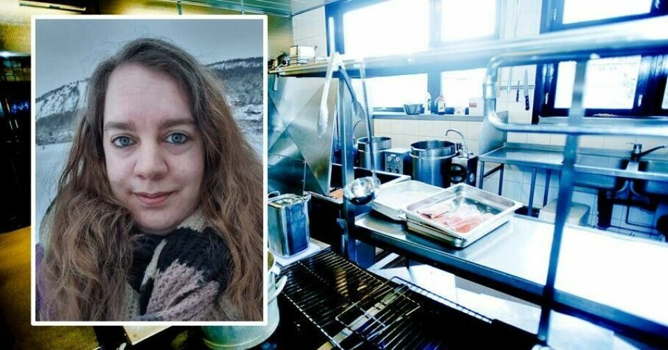 Kantinekokken Monica Karlsen Moseby har vært permittert helt siden mars i fjor, og har søkt flere andre jobber uten å få napp. Hun er glad for at regjeringa nå vil forlenge permitteringsperioden. Samtidig sier hun: – Jeg forstår ikke hvorfor de ikke bare kan si at ordningene varer så lenge pandemien varer. Det er så usikkert for oss og for bedriftene, sier Moseby, som er medlem i Fellesforbundet. Kantinekokken Monica Karlsen Moseby har vært permittert helt siden mars i fjor, og har søkt flere andre jobber uten å få napp. Hun er glad for at regjeringa nå vil forlenge permitteringsperioden. Samtidig sier hun: – Jeg forstår ikke hvorfor de ikke bare kan si at ordningene varer så lenge pandemien varer. Det er så usikkert for oss og for bedriftene, sier Moseby, som er medlem i Fellesforbundet.
