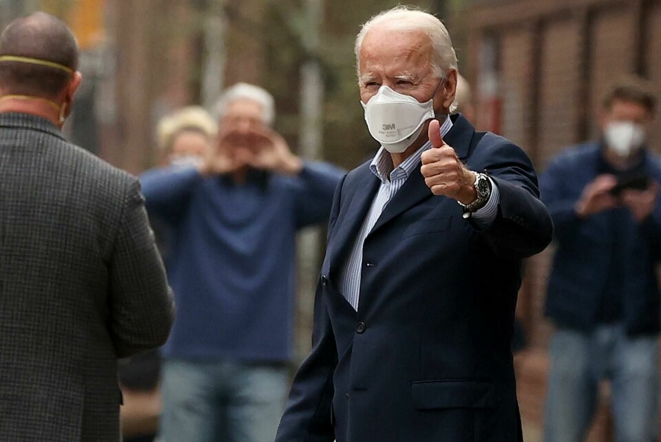PHILADELPHIA, PENNSYLVANIA - DECEMBER 12: U.S. President-elect Joe Biden gives a thumbs-up as he leaves Pennsylvania Hospital after a follow up appointment at the radiology department December 12, 2020 in Philadelphia, Pennsylvania. According to his transition office, Biden underwent a CT scan which obtained a �weight-bearing� image of his foot after he suffered hairline fractures while playing with his dog on November 28. Chip Somodevilla/Getty Images/AFP== FOR NEWSPAPERS, INTERNET, TELCOS & TELEVISION USE ONLY == PHILADELPHIA, PENNSYLVANIA - DECEMBER 12: U.S. President-elect Joe Biden gives a thumbs-up as he leaves Pennsylvania Hospital after a follow up appointment at the radiology department December 12, 2020 in Philadelphia, Pennsylvania. According to his transition office, Biden underwent a CT scan which obtained a �weight-bearing� image of his foot after he suffered hairline fractures while playing with his dog on November 28. Chip Somodevilla/Getty Images/AFP== FOR NEWSPAPERS, INTERNET, TELCOS & TELEVISION USE ONLY ==