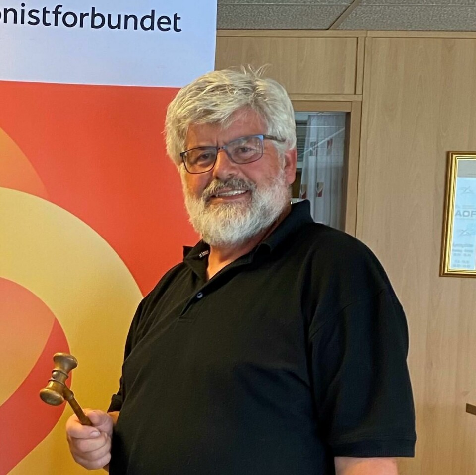 «Det er tøft å miste ektefellen og uten etterlattepensjon vil det bli enda verre. Endringene vil bidra til å øke inntektsforskjellene mellom kjønnene, og vil skape vanskelige økonomiske situasjoner for etterlatte i årene fremover.» «Det er tøft å miste ektefellen og uten etterlattepensjon vil det bli enda verre. Endringene vil bidra til å øke inntektsforskjellene mellom kjønnene, og vil skape vanskelige økonomiske situasjoner for etterlatte i årene fremover.»