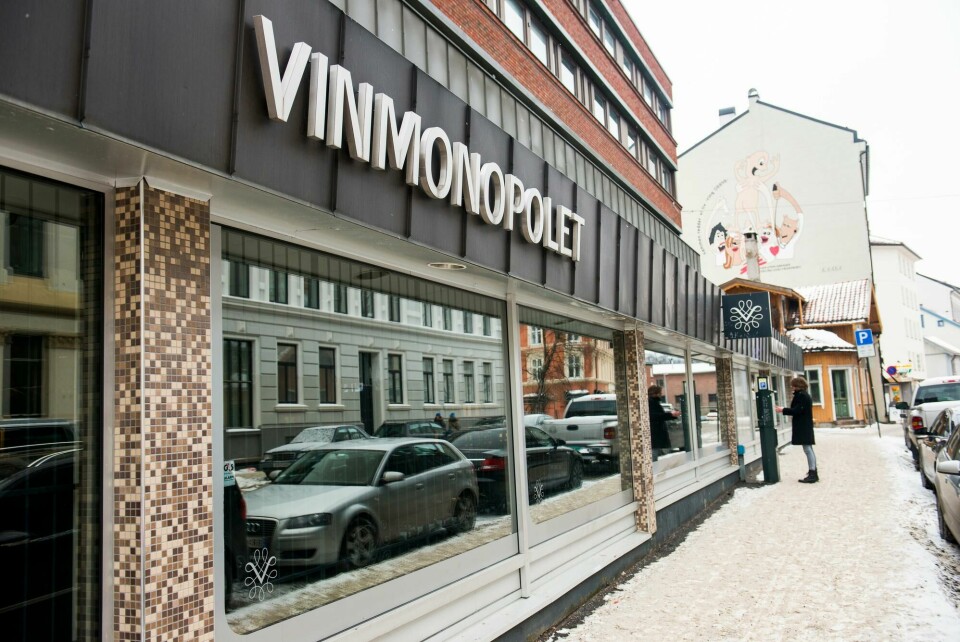 Flere av Vinmonopolene utenfor Oslo melder om lange køer lørdag. Oslo 20140126.
Vinmonopolet på Briskeby søndag ettermiddag. Mandag legger regjeringen frem et forslag om å la Vinmonopolet holde åpent nyttårsaften, julaften, påskeaften, pinseaften og valgdager.
Foto: Fredrik Varfjell / NTB