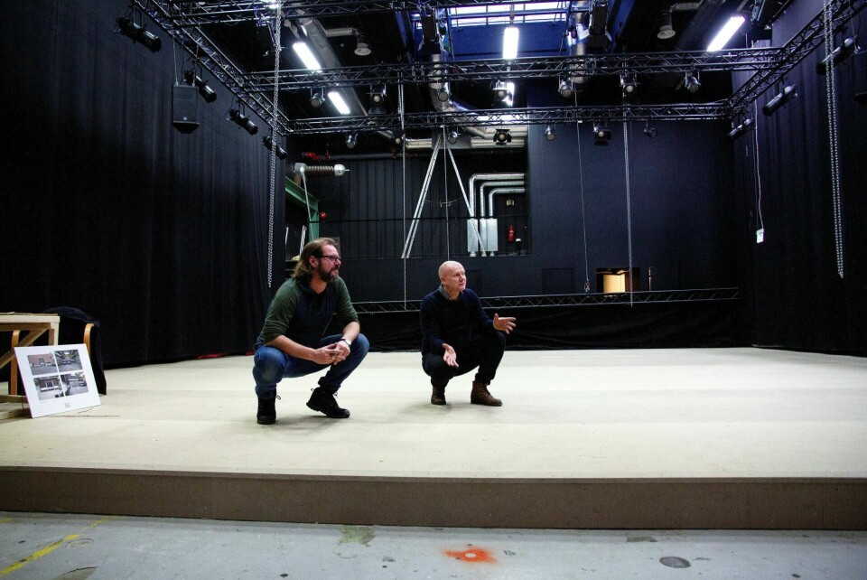 Se! Et flunkende nytt teater! ###