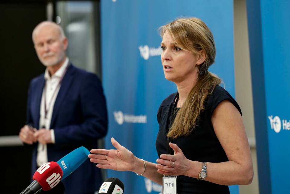 Avdelingsdirektør Line Vold i Folkehelseinstituttet orienterte om eventuelle flere doser med koronavaksine til Nordre Follo kommune på fredagens pressekonferanse. Oslo 20210122. Avdelingsdirektør Line Vold i Folkehelseinstituttet og helsedirektør Bjørn Guldvog på pressekonferanse hos Helsedirektoratet etter at det er oppdaget utbrudd av den britiske mutasjonen av koronaviruset i Nordre Follo kommune.Foto: Berit Roald / NTB