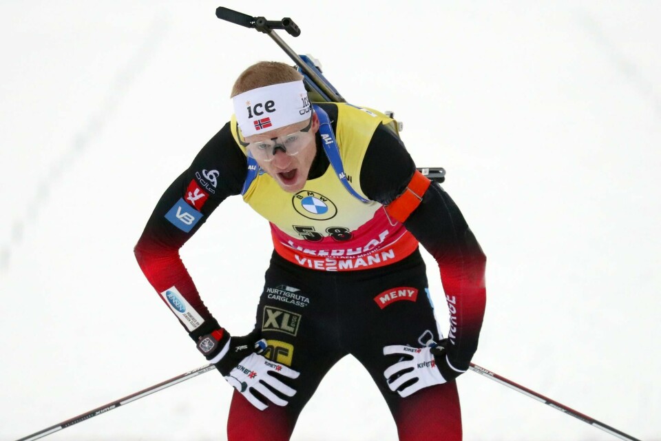 Johannes Thingnes Bø traff 19 av 20 blinker og gikk inn til seier på søndagens fellesstart i Anterselva. Det var siste renn før skiskytter-VM. Johannes Thingnes Boe of Norway arrives at the finish line after winning the men's 10km sprint race at the Biathlon World Cup in Oberhof, Germany, Wednesday, Jan. 13, 2021. (AP Photo/Matthias Schrader)