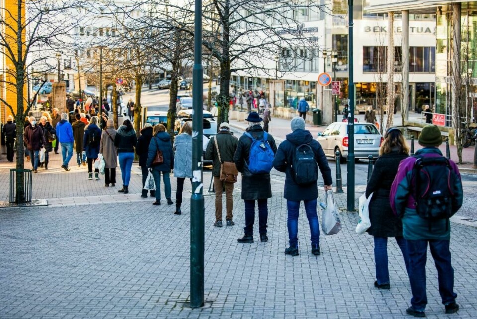 Det var lang kø utenfor Vinmonopolet på Bekkestua lørdag. Det var lang kø utenfor Vinmonopolet på Bekkestua lørdag.