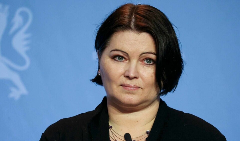 Assisterende direktør ved Folkehelseinstituttet Gun Peggy Knudsen under en pressekonferanse om koronasituasjonen.