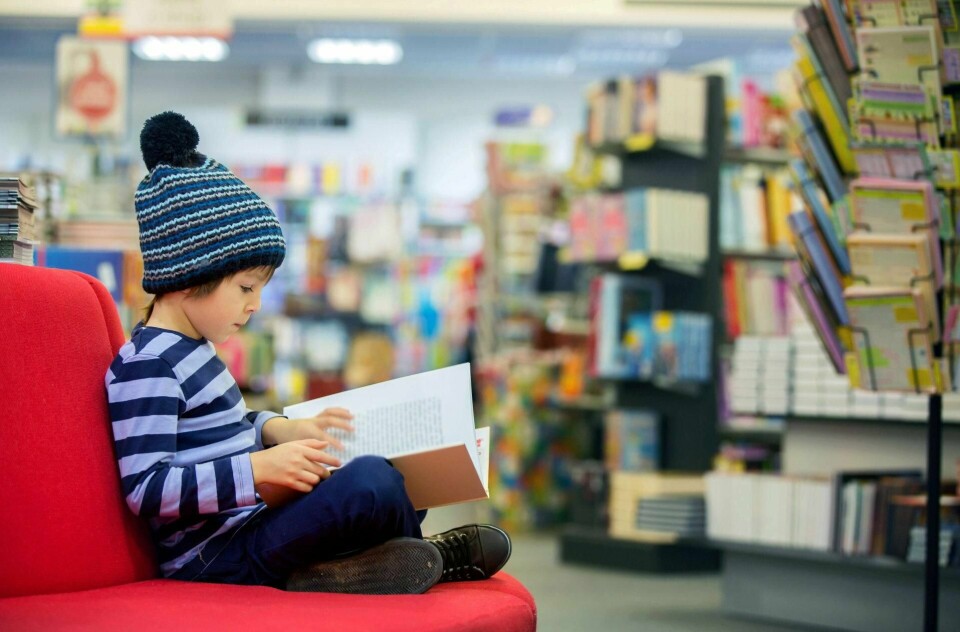 Litteraturformidling er sentralt i arbeidet med å få barn og unge til å bli glade i bøker og litteratur, skriver Silje Tretvoll. Foto: iStock