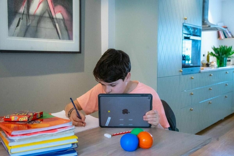 Fersk forskning viser at elever presterer dårligere etter hjemmeundervisning. Nå krever elevene mer dybdelæring for å komme seg gjennom skoleløpet.