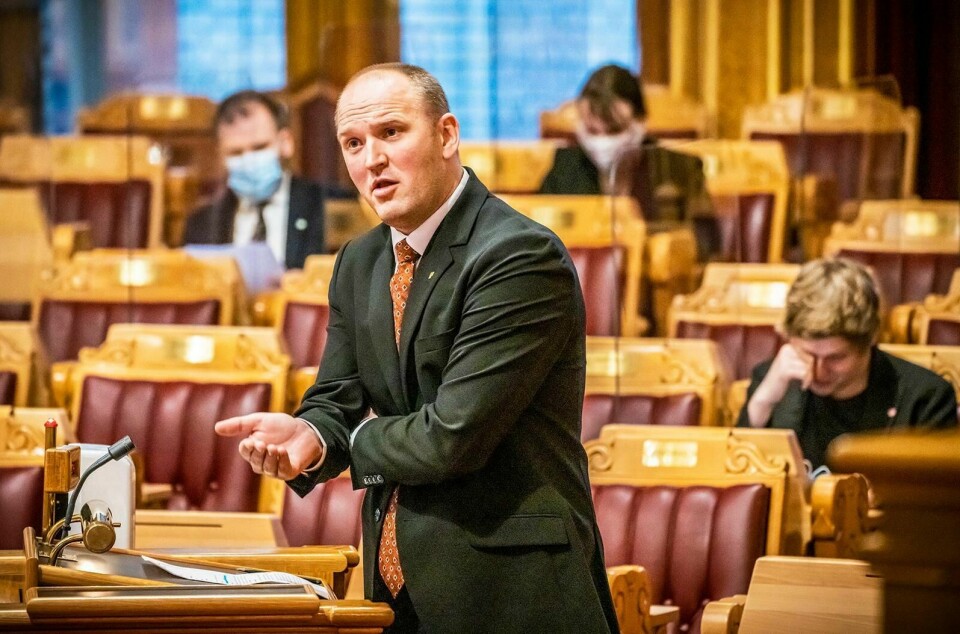 Fremskrittspartiets Jon Georg Dale mener at Arbeiderpartiet med sine nye klimatoner setter norske bedrifter i fare.