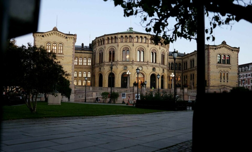 Alle stortingspartiene unntatt KrF, Venstre og SV, behandlet varsler om seksuell trakassering i 2020.
