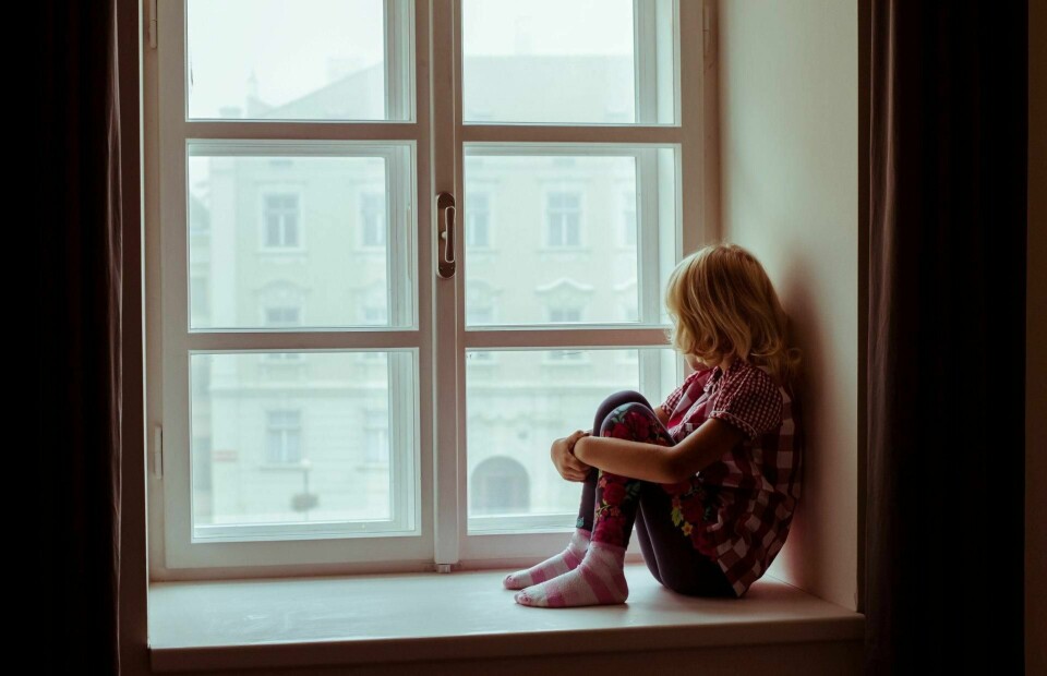 Vi ser at noen familier har strevd vesentlig mer, at barn har opplevd å leve i høyere konflikt eller i mer alvorlige og problematiske hjemmeforhold det siste året, skriver Mari Hagve. Foto: iStock