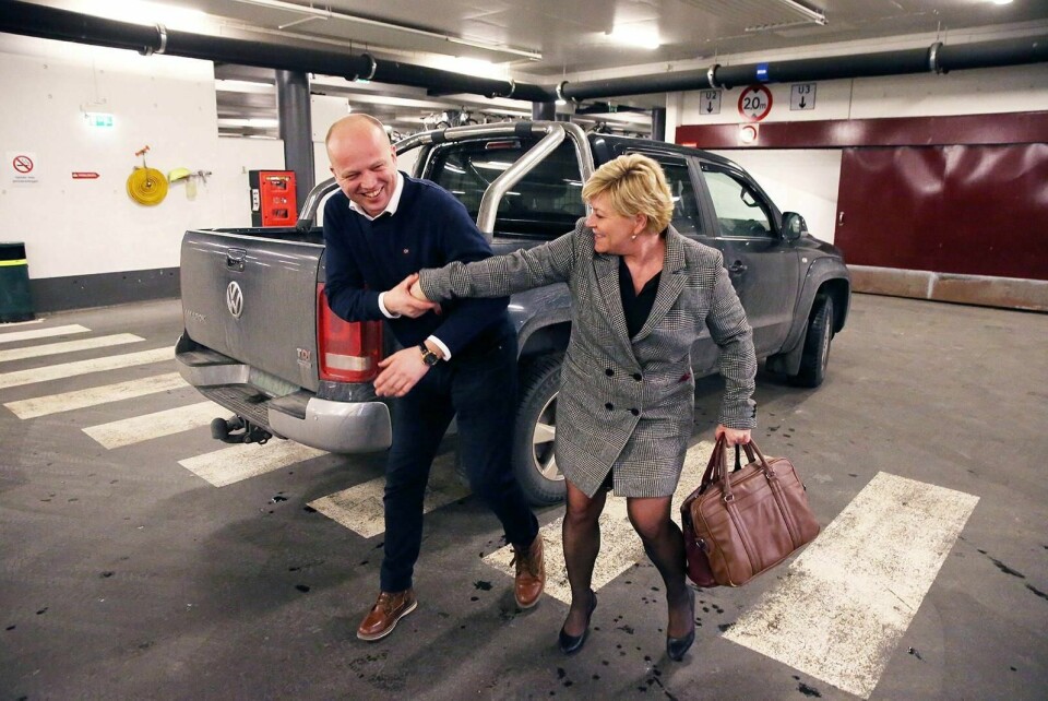 Sp-leder Trygve Slagsvold Vedum og Frp-leder Siv Jensen slåss ikke bare om hvem som er mest glad i dieselbiler. De kommer også til å slåss om de samme velgerne. Foto: Trond Solberg/NTB