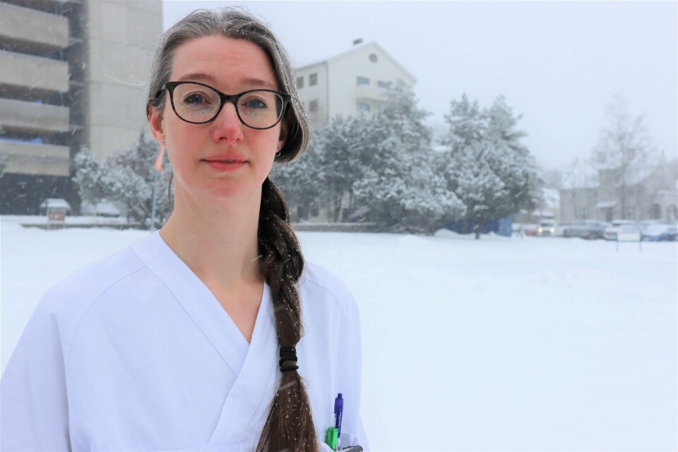 Sykepleier ved Drammen sykehus, Liv Bjørnhaug Johansen, forteller i en ny bok om en kaotisk situasjon på sykehuset, da Norge stengte ned i mars.