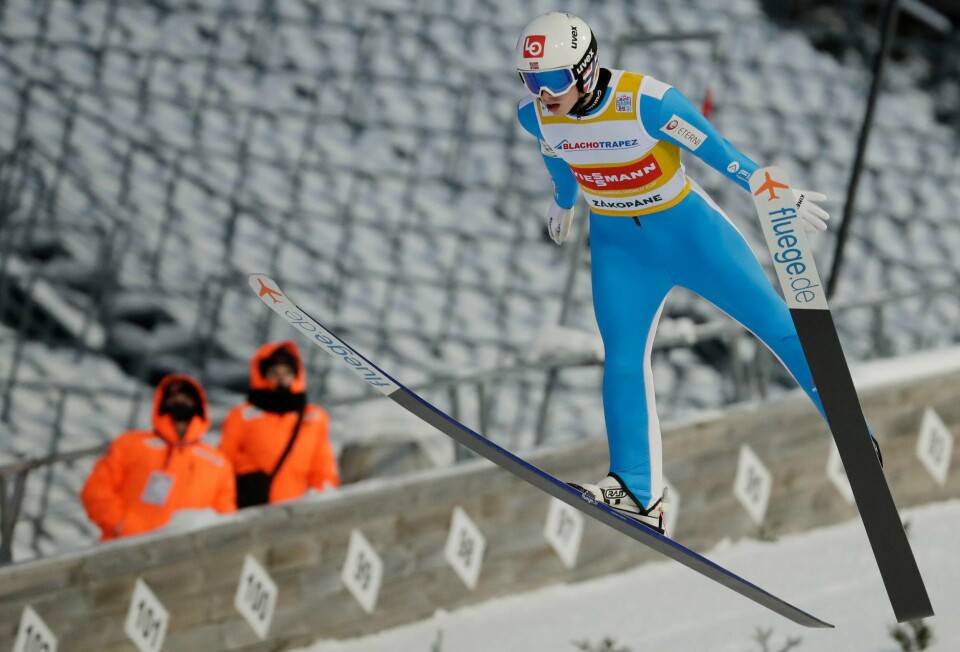 Halvor Egner Granerud herjer i hoppbakken. Men får ikke hoppe i Holmenkollen.