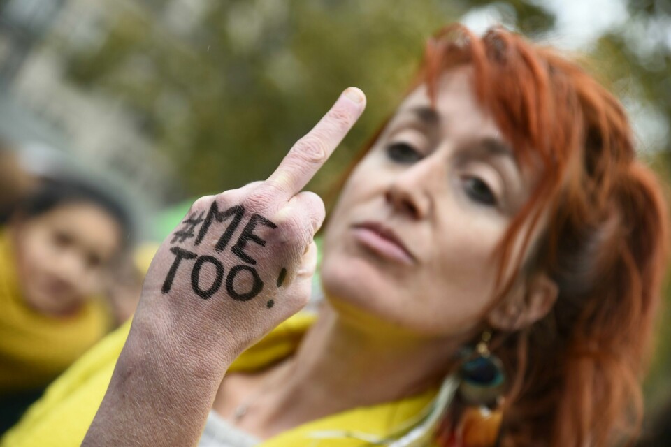 Denne kvinnen i Paris var sint, men metoo stoppet opp i Frankrike. Nå er det nytt opprør på gang. .