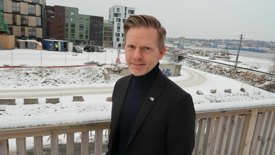 Tage Pettersen (H) står fast på det vedtatte togtrasevalget gjennom Moss, på tross av den dystre kvikkleirerapporten. I valgkampen tror han at EØS-spørsmålet vil stå sentralt.