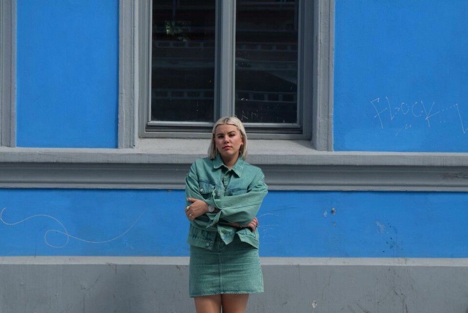 – Jeg ønsket å skape et mer scenisk utgangspunkt hvor alt ikke var like tydelig. Også er det noe som er så tiltrekkende med den neon-greia, Natalie Sandtorv om sitt nye prosjekt Neon Ion. – Jeg ønsket å skape et mer scenisk utgangspunkt hvor alt ikke var like tydelig. Også er det noe som er så tiltrekkende med den neon-greia, Natalie Sandtorv om sitt nye prosjekt Neon Ion.