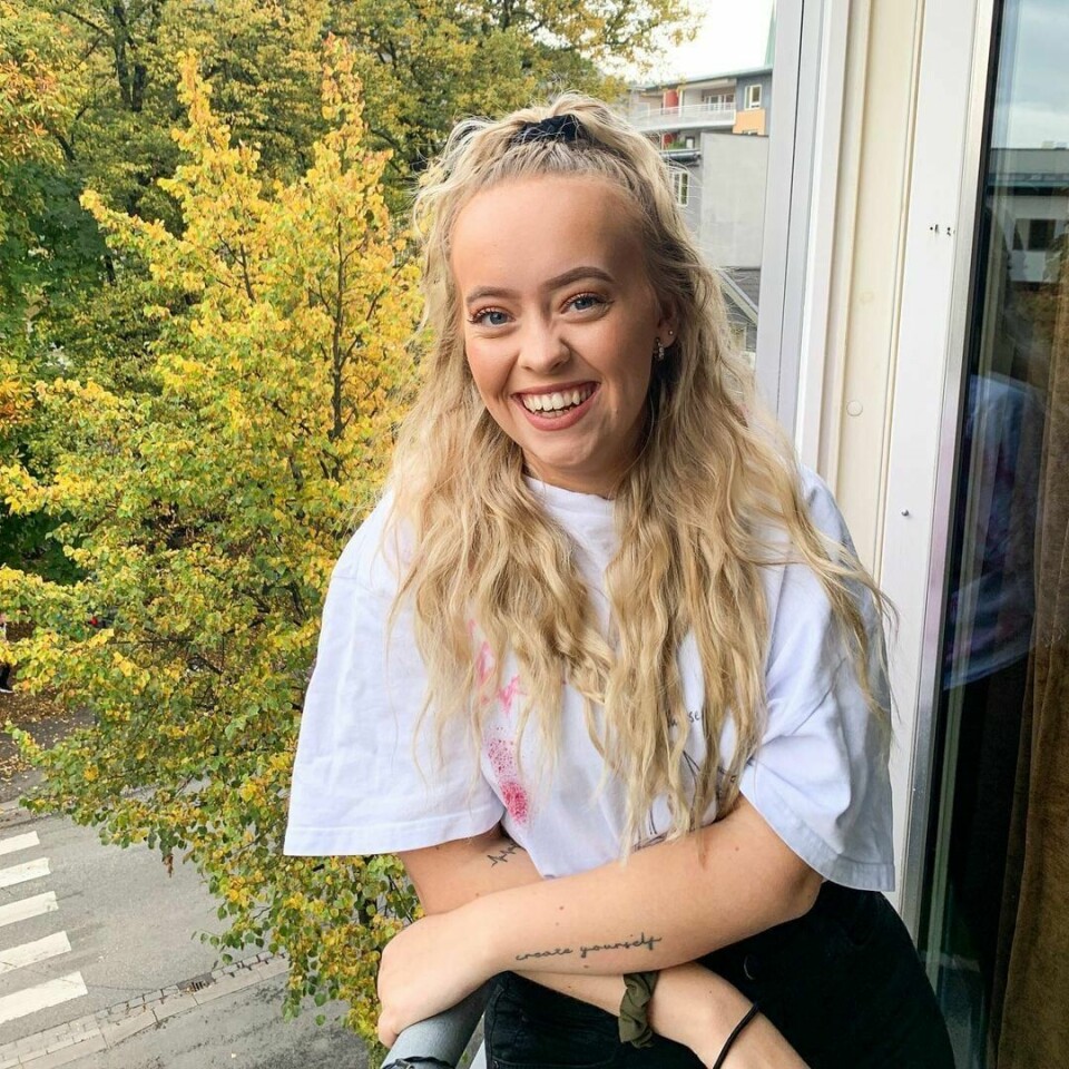 Youtuber og influencer Sara Høydahl undersøker løste og uløste krimsaker gjennom hennes digitale plattform. Sara Høydahl