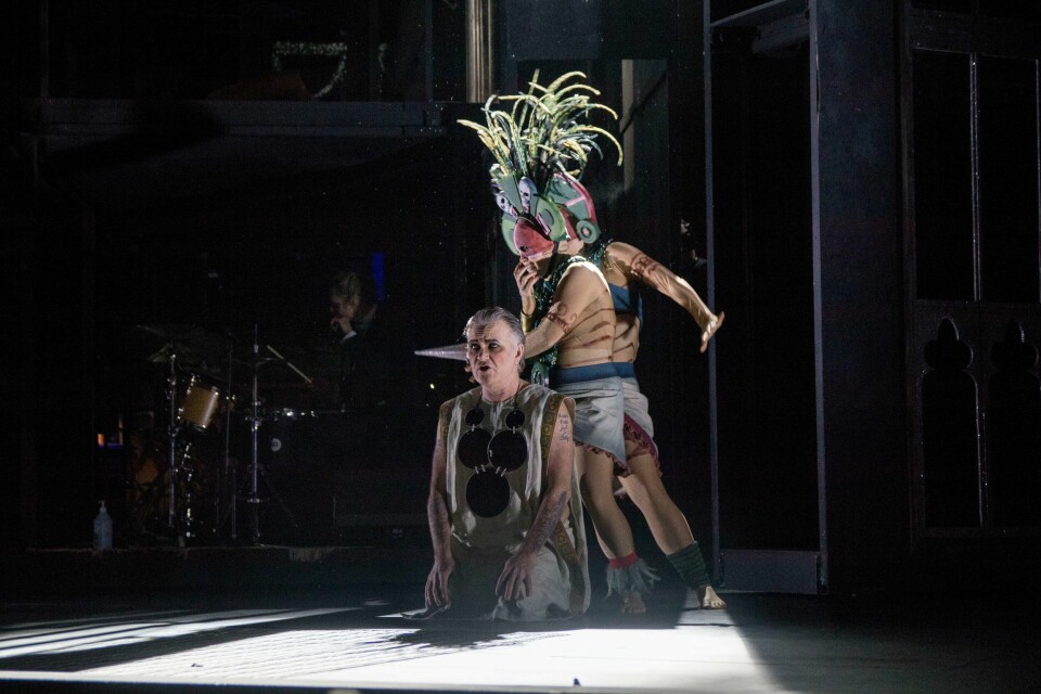 Espen Hana på scenen under framføring av «Månemannen». Espen Hana på scenen under framføring av «Månemannen».