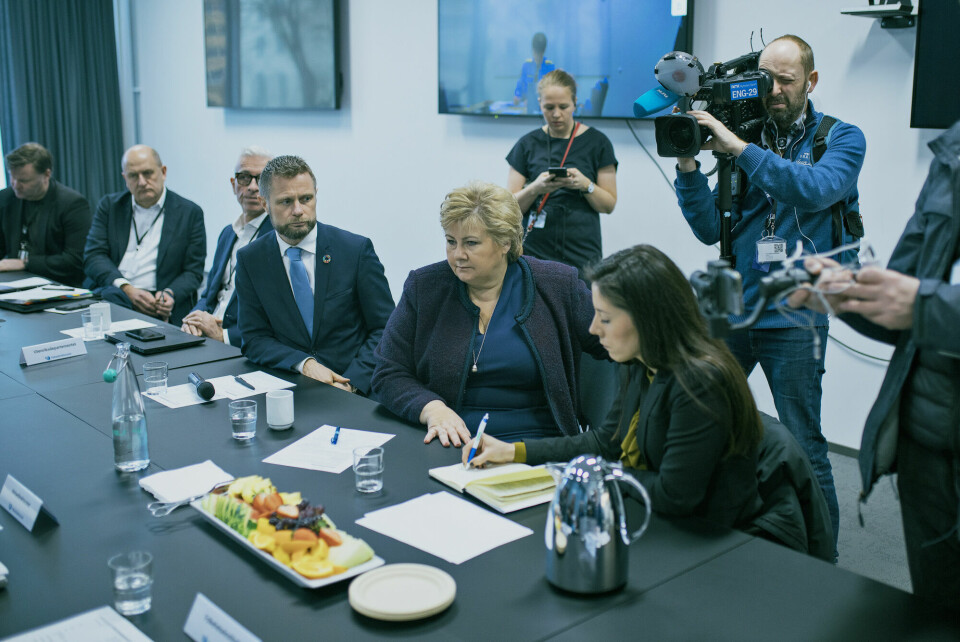 Oslo 20200312. Bildet kan kun brukes i omtale av Årets Bilde 2020Årets Bilde 20201. pris Nyhet NorgeTITTEL: Statsministerens korona-årStatsminister Erna Solberg og Helseminister Bent Høie møter i Beredskapsutvalget for biologiske hendelser morgenen 12. mars i Helsedirektoratet. Samme dag blir Norge stengt ned på grunn av den raske spredningen av Korona-viruset. – I dag kommer regjeringen med de sterkeste og mest inngripende tiltakene vi har hatt i Norge i fredstid. Tiltakene kommer til å ha stor innvirkning på vår personlige frihet, sa Solberg.Foto: Martin Slottemo Lyngstad / Aftenposten / NTB Oslo 20200312. Bildet kan kun brukes i omtale av Årets Bilde 2020Årets Bilde 20201. pris Nyhet NorgeTITTEL: Statsministerens korona-årStatsminister Erna Solberg og Helseminister Bent Høie møter i Beredskapsutvalget for biologiske hendelser morgenen 12. mars i Helsedirektoratet. Samme dag blir Norge stengt ned på grunn av den raske spredningen av Korona-viruset. – I dag kommer regjeringen med de sterkeste og mest inngripende tiltakene vi har hatt i Norge i fredstid. Tiltakene kommer til å ha stor innvirkning på vår personlige frihet, sa Solberg.Foto: Martin Slottemo Lyngstad / Aftenposten / NTB