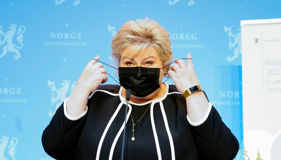 Erna Solberg har brutt en forskrift. Ja, det er ille. Men, det er ikke verdens undergang, folkens. Erna Solberg har brutt en forskrift. Ja, det er ille. Men, det er ikke verdens undergang, folkens.