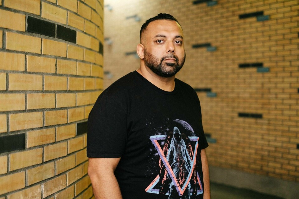 Lærer og forfatter Gulraiz Sharif, debuterer med 'Hør her'a!' Gulraiz Sharif, debuterer med 'Hør her'a!'
