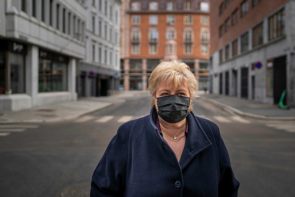 Ett år med nedstengninger ligger bak oss. Og igjen er store deler av Norge stengt, med like smittetall som i fjor. – Det er utrolig trist, sier statsminister Erna Solberg (H). Ett år med nedstengninger ligger bak oss. Og igjen er store deler av Norge stengt, med like smittetall som i fjor. – Det er utrolig trist, sier statsminister Erna Solberg (H).