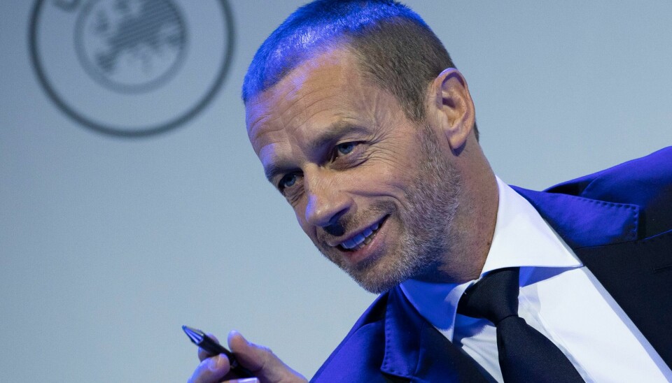 Uefa-president Aleksander Ceferin sier det er åpenbart at Spanias fotballpresident Luis Rubiales oppførte seg upassende da han kysset stjernespiller Jennifer Hermoso på munnen.