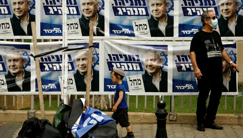 Statsminister Benjamin Netanyahu er på valg for fjerde gang på to år i Israel tirsdag. Valgplakater av statsminister Benjamin Netanyahu i Israel.