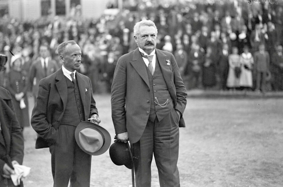 Bertram C. Middelthon ankommer festligheter i Bjergsted i 1933. Foto: Stavanger Byarkiv/Fotograf Hans Henriksens arkiv Bertram C. Middelthon ankommer festligheter i Bjergsted i 1933. Foto: Stavanger Byarkiv/Fotograf Hans Henriksens arkiv