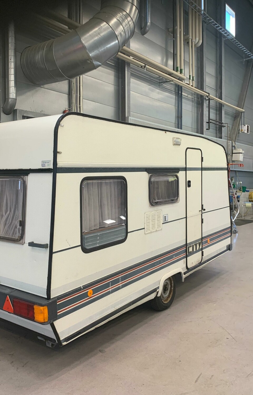 Denne campingvogna ble beslaglagt på Svinesund etter at sjåføren av bilen omgikk reglene for deklarering. Denne campingvogna ble beslaglagt på Svinesund etter at sjåføren av bilen omgikk reglene for deklarering.