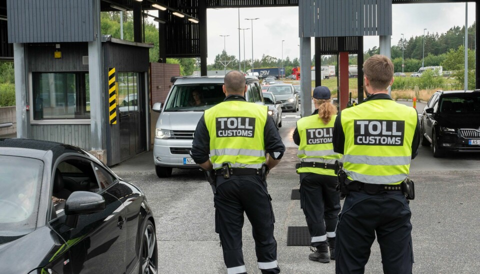 Tollere på kontrollpost ved Svinesund.