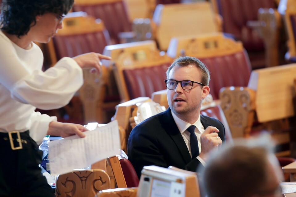 KrF-leder Kjell Ingolf Ropstad og andre i partiledelsen skal ha jobbet gjennom 17.mai-helgen for å få flertall mot foreslåtte endringer i bioteknologiloven.