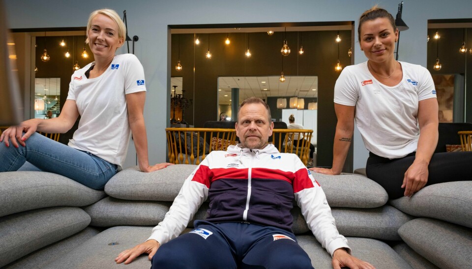 Katrine Lunde og Nora Mørk (t.h.) med landslagstrener Thorir Hergeirsson. Foto: Tor Erik Schrøder / NTB scanpix