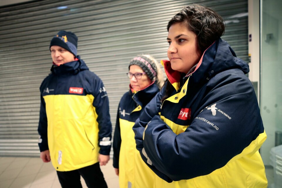 Sarah Gaulin (Ap), Søndre Nordstrand bydelsutvalg Oslo 20200111. Natteravnene Sarah Gaulin (nærmest, Hans Christian Haga og Ragnhild Fjellstad går vanligvis på Holmlia, men var lørdag kveld på Prinsdal, der en ung mann ble skutt og drept sent fredag kveld.Foto: Lise Åserud / NTB scanpix