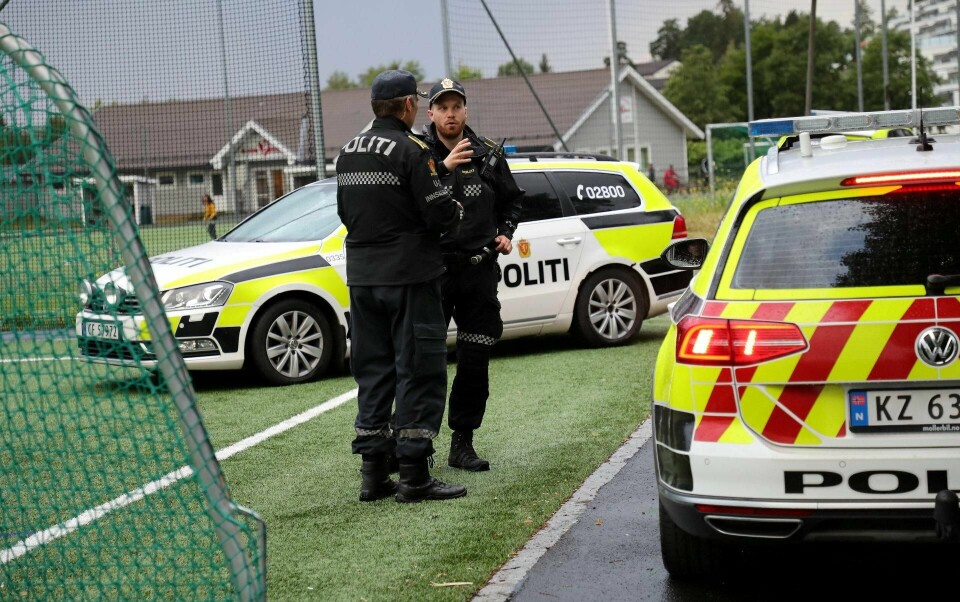 Politi i arbeid på Holmlia. Søndre Nordstrand MDG er meget skeptisk til at politiet ønsker å bygge en stor politistasjon som skal dekke alle østlige bydeler. Foto: Geir Olsen/NTB scanpix