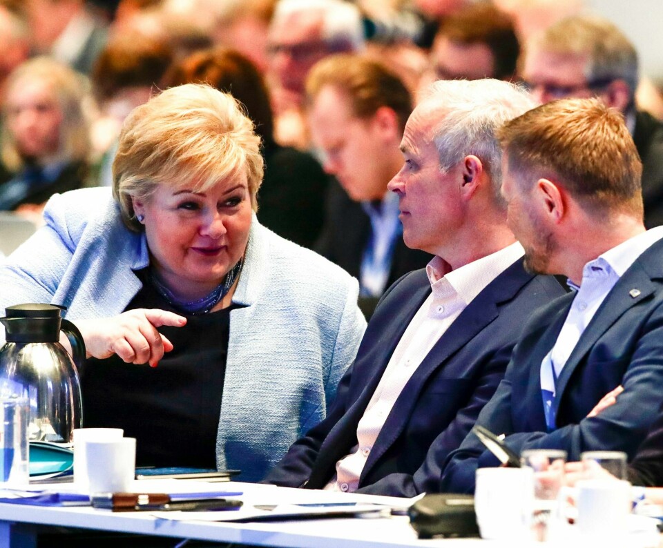Statsminister Erna Solberg (Høyre)(t.v.), Jan Tore Sanner og Bent Høie under debatten om bioteknologi under Høyres landsmøte på Gardermoen fredag.