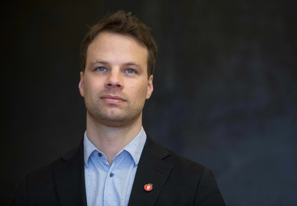 Stortingsrepresentant Jon Helgheim (Frp) har i et intervju i Vårt Land utdypet hvorfor et forbud mot bønnerop må på plass, når det ikke praktiseres. Stortingsrepresentant Jon Helgheim (Frp) har i et intervju i Vårt Land utdypet hvorfor et forbud mot bønnerop må på plass, når det ikke praktiseres.