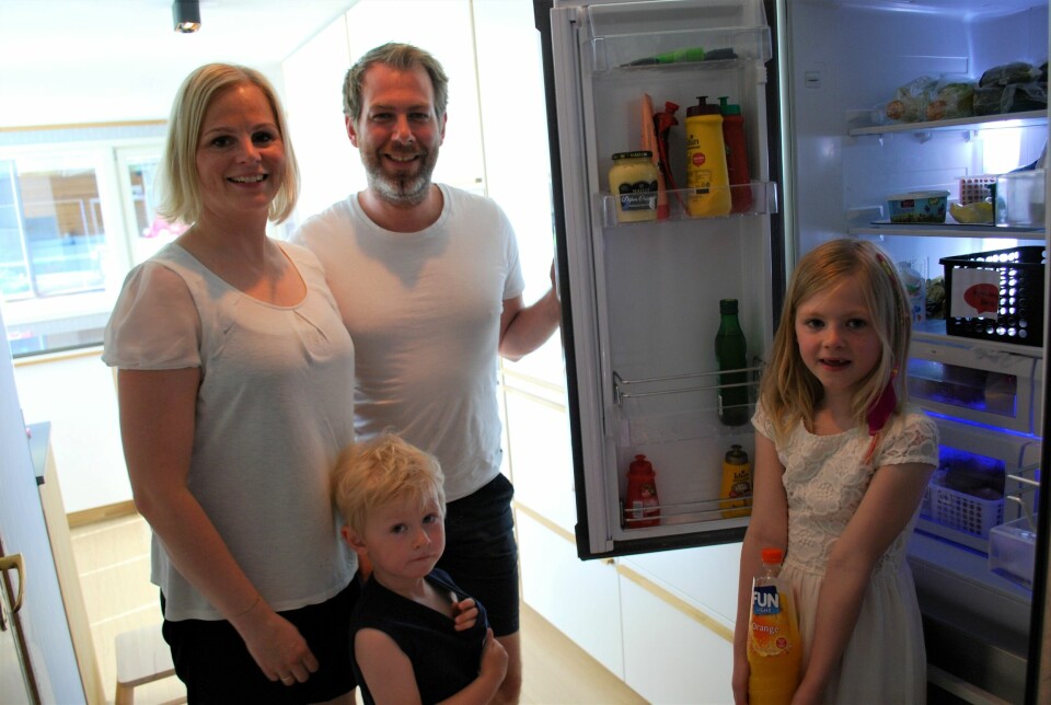KUTTET 1,5 KILO: Cecilie Krogh, Erlend Falch-Pedersen og barna Torkil (4) og Sigrid (7) er én av fem familier som deltok i prosjektet. KUTTET 1,5 KILO: Cecilie Krogh, Erlend Falch-Pedersen og barna Torkil (4) og Sigrid (7) er én av fem familier som deltok i prosjektet.