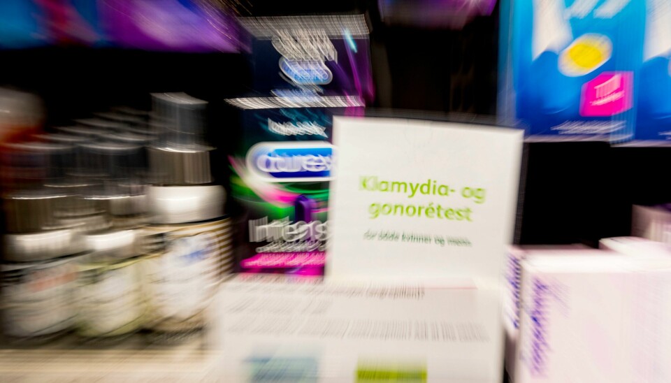 Hurtigtester for klamydia- og gonoré er usikre og kan gi feil svar, mener overleger. Hjemmetester som man må sende inn for å få svar, samt å oppsøke lege, er langt bedre alternativer, mener de. Hurtigtester for klamydia- og gonoré er usikre og kan gi feil svar, mener overleger. Hjemmetester som man må sende inn for å få svar, samt å oppsøke lege, er langt bedre alternativer, mener de. Foto: Gorm Kallestad / NTB