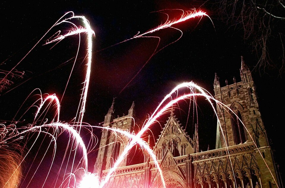 TRONDHEIM 2001010: Nyttårsfeiring ved Nidarosdomen i Trondheim.
Foto: Gorm Kallestad, SCANPIX
