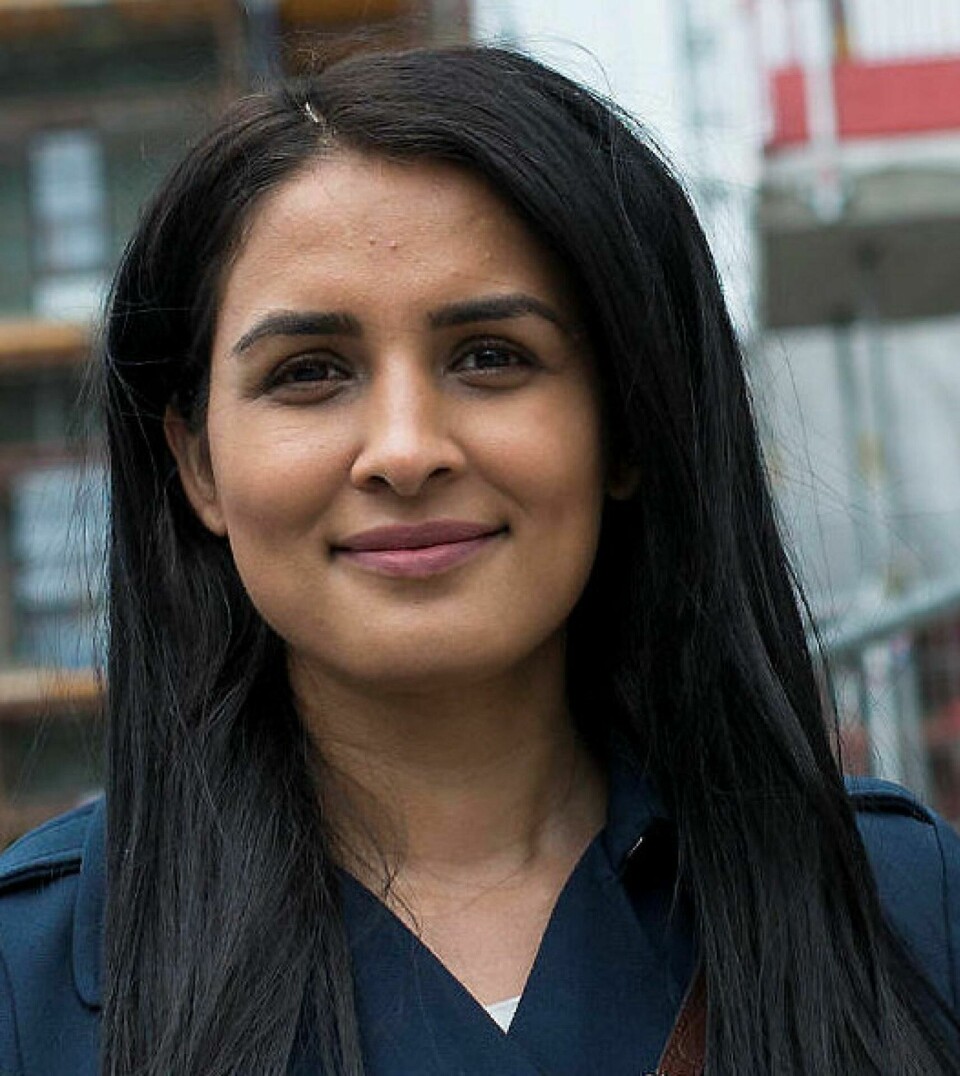 Vil ha detaljer: Saida Begum fra Høyre. FOTO: FRØYDIS FALCH URBYE Vil ha detaljer: Saida Begum fra Høyre. FOTO: FRØYDIS FALCH URBYE