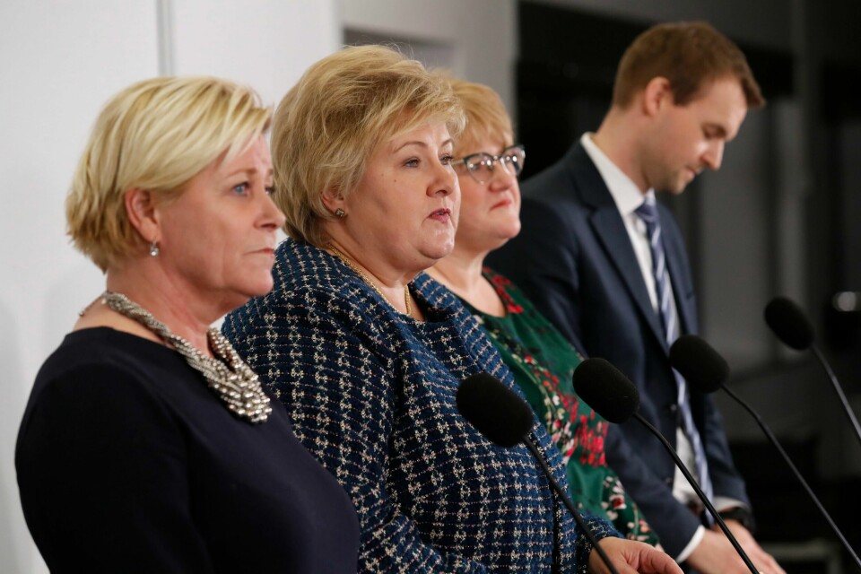 Finansminister Siv Jensen, statsminister Erna Solberg, kulturminister Trine Skei Grande og nestleder i Krf, Kjell Ingolf Ropstad holdt pressekonferanse etter at landstyremøtene sa ja til den fremforhandlede regjeringsplattfomen. Foto: Terje Bendiksby / NTB scanpix