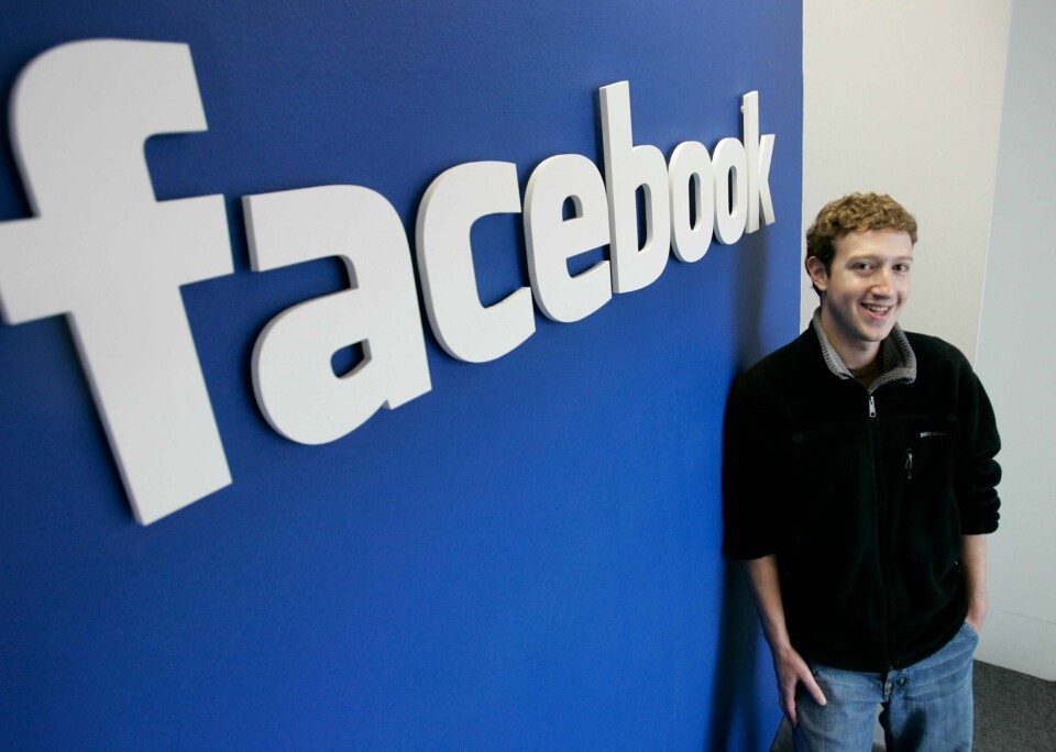 Da dette bildet ble tatt av Facebook-sjef Mark Zuckerberg, var selskapet et tre år ungt skudd på internettstammen. Mandag runder nettsamfunnet 15 år. Arkivfoto: Paul Sakuma / AP / NTB scanpix