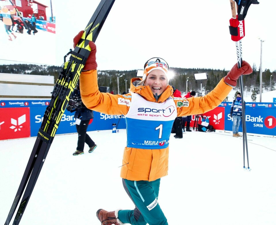 Ingen over, ingen ved siden. Therese Johaug har til nå vunnet alle renn hun har gått. Her feirer hun NM-gullet i Meråker i går.