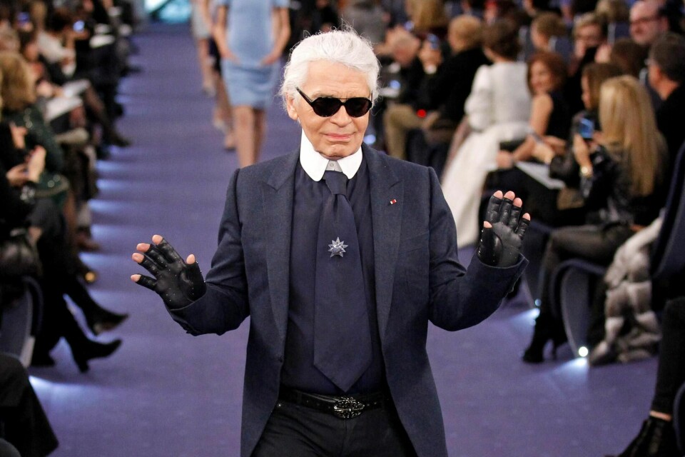 Karl Lagerfeld var alltid hjertelig tilstede på egne visninger, derfor begynte ryktene å gå om hans dålige helse da han uteble fra Chanels haute couture-visning under moteuken i Paris i år.