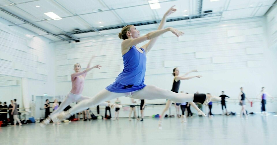 Dansere er på topp ti på lista over dem som gikk mest ned i lønn i fjor. Illustrasjonsfoto med ballettdanser og nestleder i Creo, Christine Thomassen.