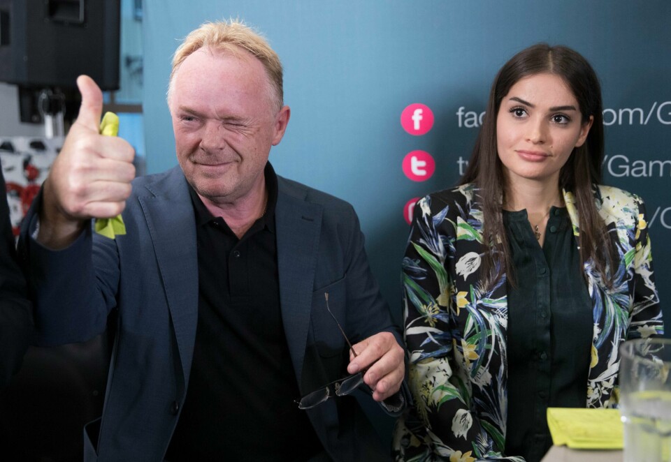 Karantenetiden er over for Per Sandberg. Her er han fotografert sammen med samboer Bahareh Letnes i forbindelse med lanseringen av boken de ga ut sammen.